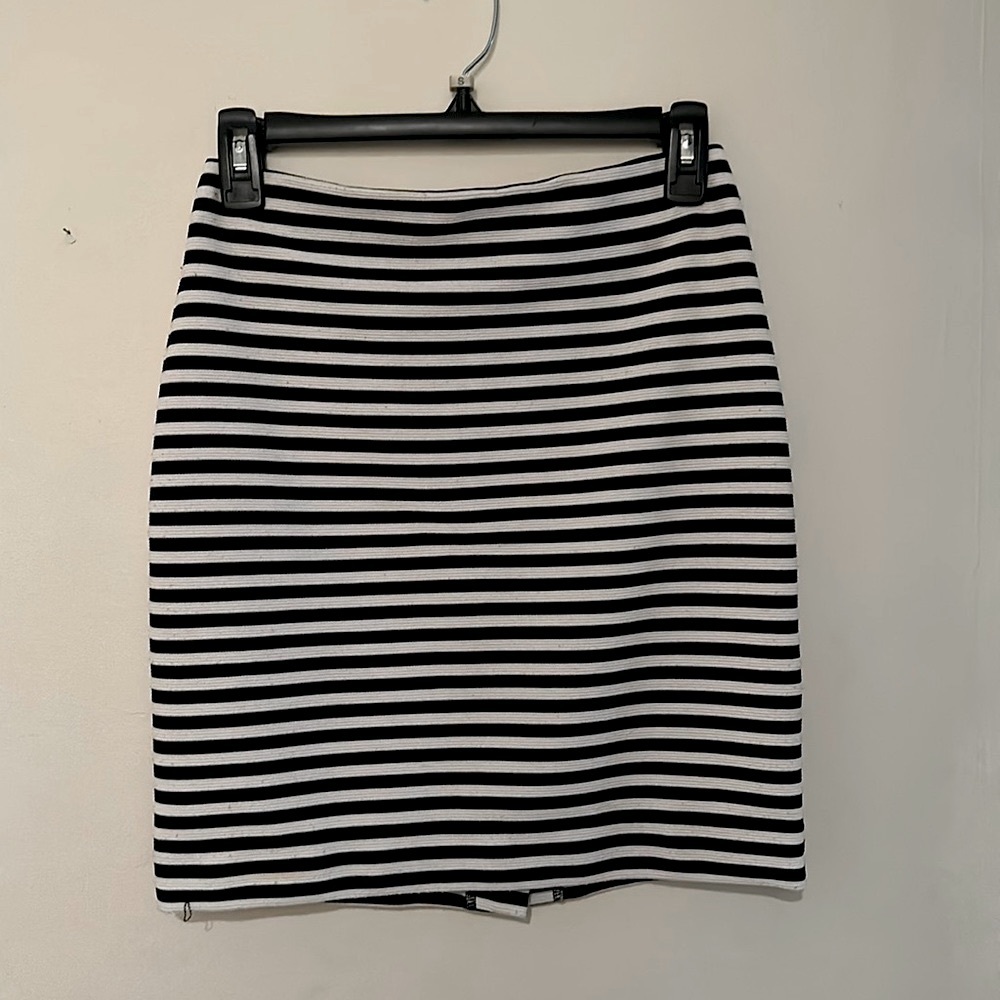 Ann Taylor LOFT black and white striped 0P Pencil Skirt